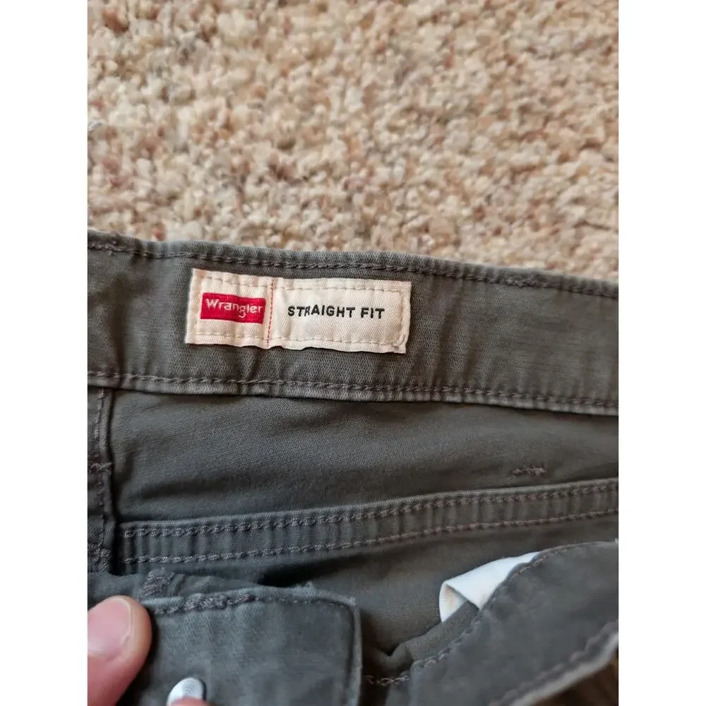Wrangler Men 36x32 Straight Fit Premium Quality Five Pocket Pants Olive Green